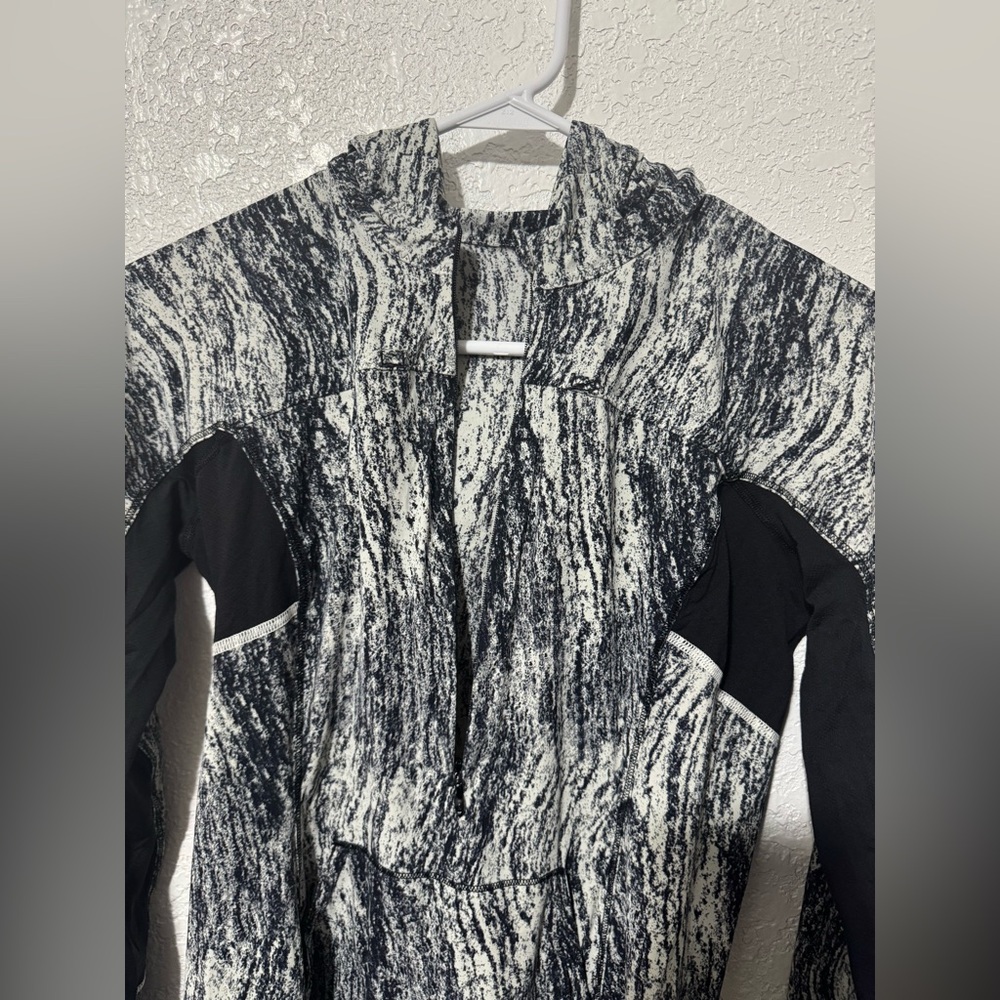 Lululemon Runbeam Hoodie - Picture 6 of 7